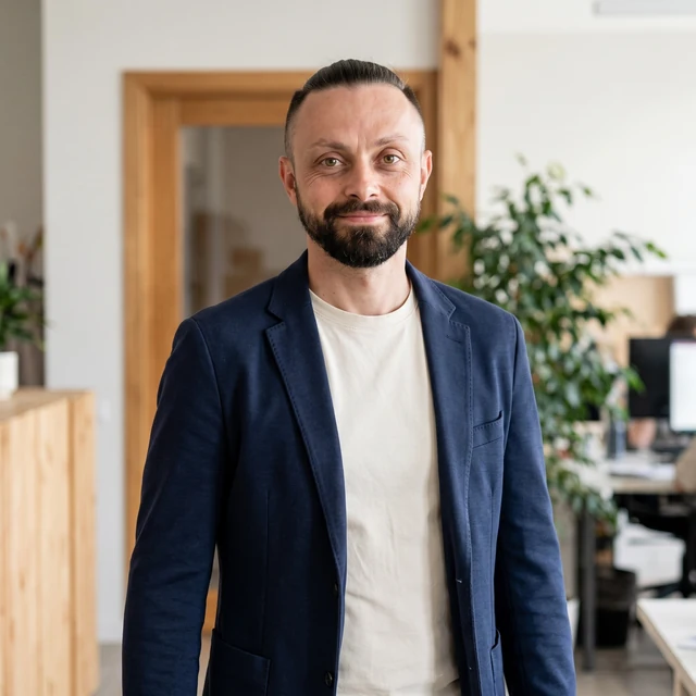Роман Скурту в офисе